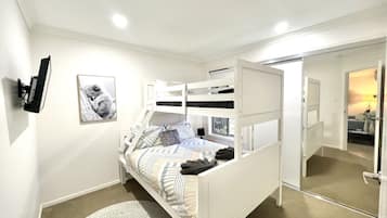 3 bedrooms, desk, iron/ironing board, travel cot