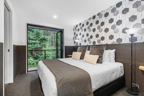 4 bedrooms, desk, iron/ironing board, free WiFi