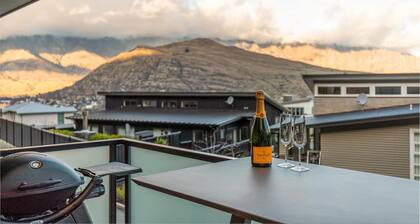 Group Escape: 4 En-suites, Hot Tub & Pool Table