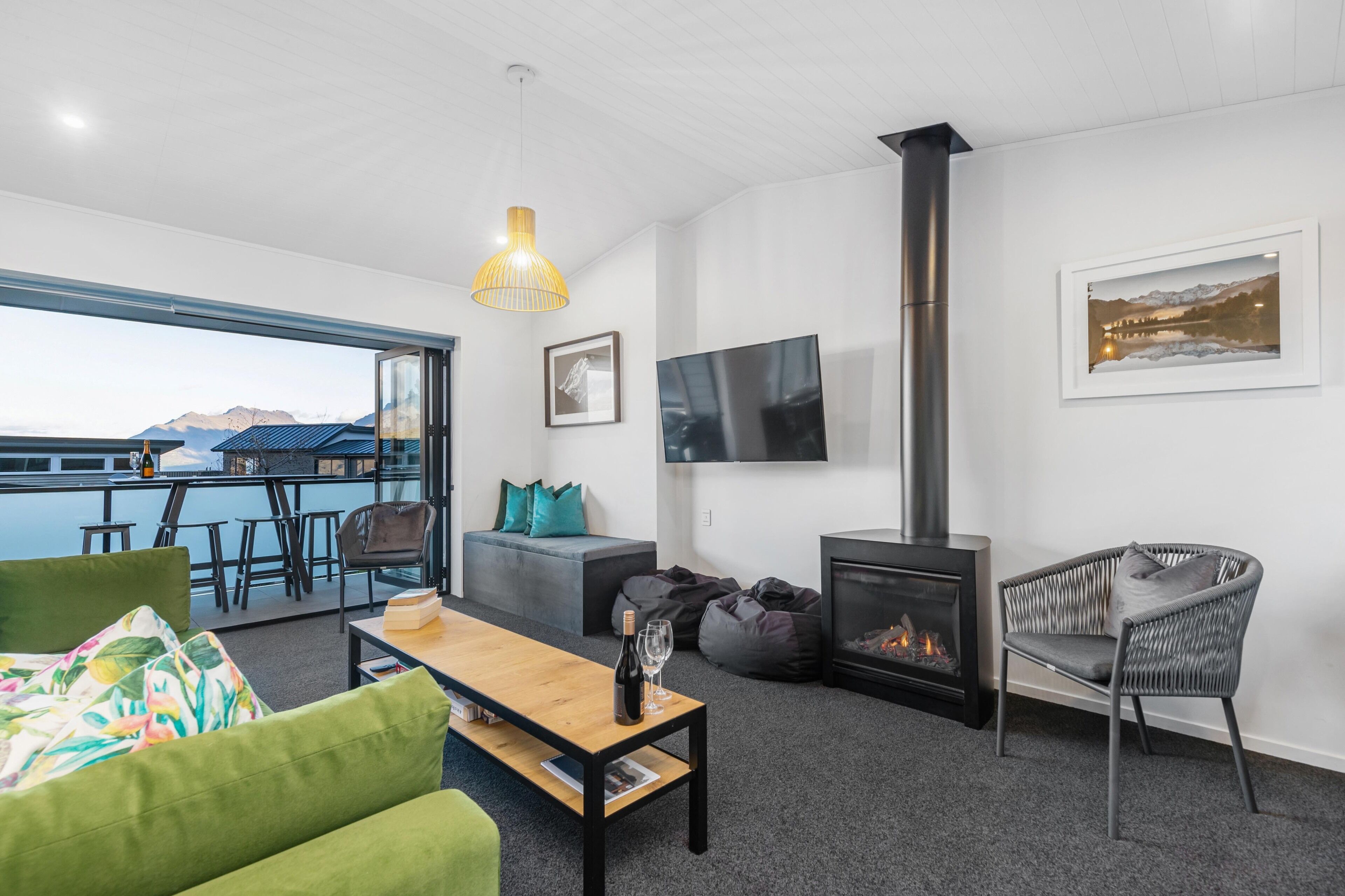 Gas fire for those cosy chilly evenings.