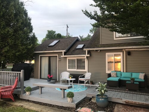 "Gun-A-Love IT!" Lakefront getaway / retreat on Gun Lake