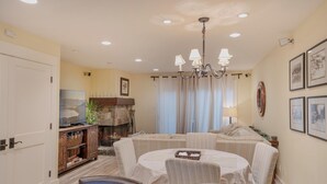 コンドミニアム ベッド (複数台) (Beach-N-Ski Condo) | 内装