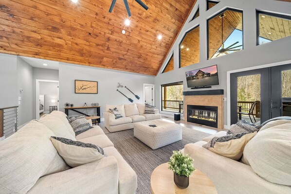 Smart TV, fireplace, ping pong