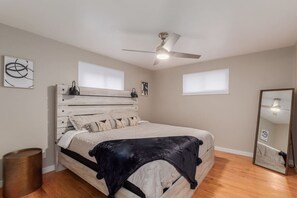 3 bedrooms, desk, iron/ironing board, free WiFi