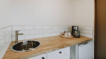 Fridge, coffee/tea maker, electric kettle, toaster