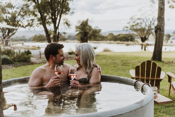 Outdoor spa tub