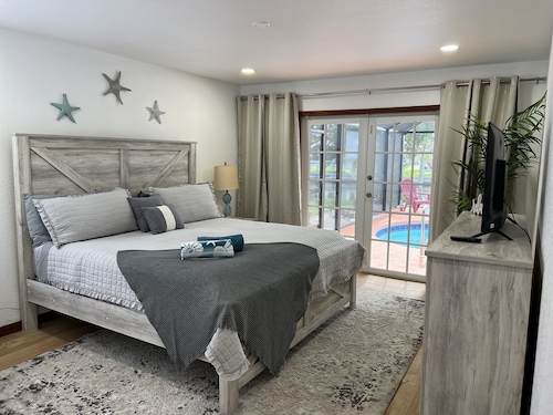 HUGE WATERFRONT HOME WITH A POOL, CLOSE TO BEACHES &FAMOUS WARM MINERAL SPRINGS!