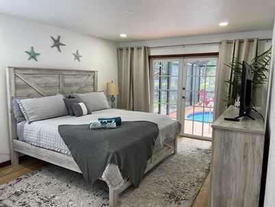 HUGE WATERFRONT HOME WITH A POOL, CLOSE TO BEACHES &FAMOUS WARM MINERAL SPRINGS!