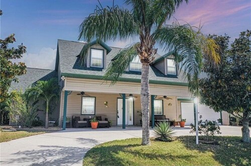 HUGE WATERFRONT HOME WITH A POOL, CLOSE TO BEACHES &FAMOUS WARM MINERAL SPRINGS!
