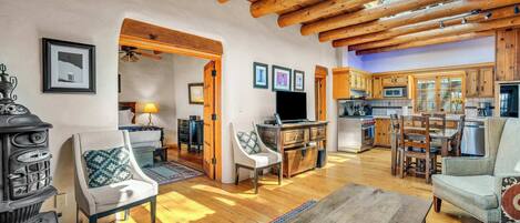 テレビ、暖炉、書斎 / ワークスペース