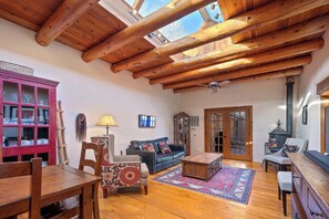 Fernseher, Kamin, Arbeitsbereiche