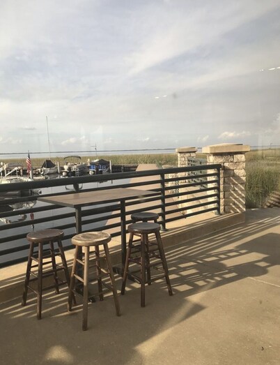 Studio, Private Entrance, fenced in quiet corner, pets ok, large Parking area