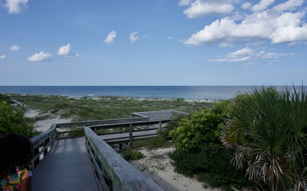 Property grounds - Spacious 2 BR Condo in Amelia Tennis Villas at Amelia Plantation (Fernandina Beach)