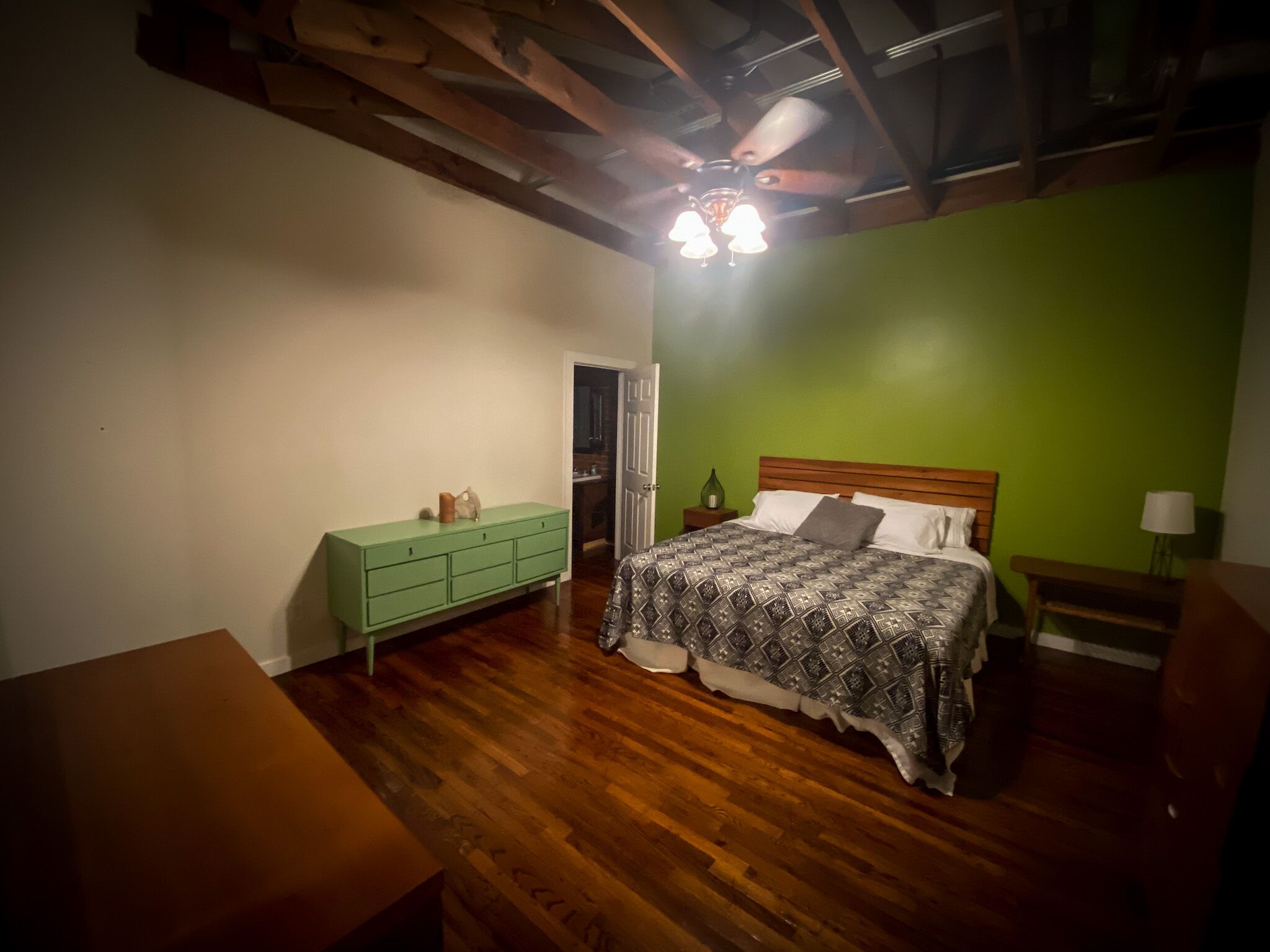3 bedrooms, travel crib, WiFi (free), bed sheets