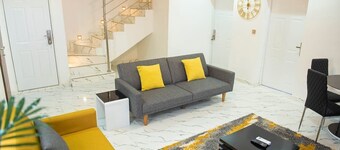 Luxury 3 Beds Apart - 24Hrs Elect/WIFI/Security
