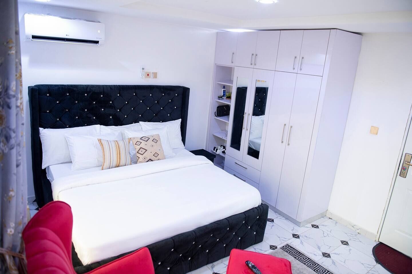 3 chambres, fer et planche à repasser, Wi-Fi, draps fournis