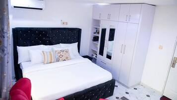 3 chambres, fer et planche à repasser, Wi-Fi, draps fournis
