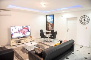 Téléviseur, foyer, chaîne audio