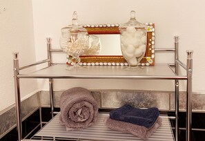 1 slaapkamer, een bureau, gratis wifi, beddengoed
