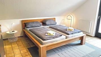 3 bedrooms, iron/ironing board, free WiFi, bed sheets