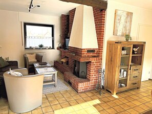 TV, lareira, DVD player