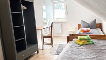 3 dormitorios, tabla de planchar con plancha, wifi gratis y ropa de cama