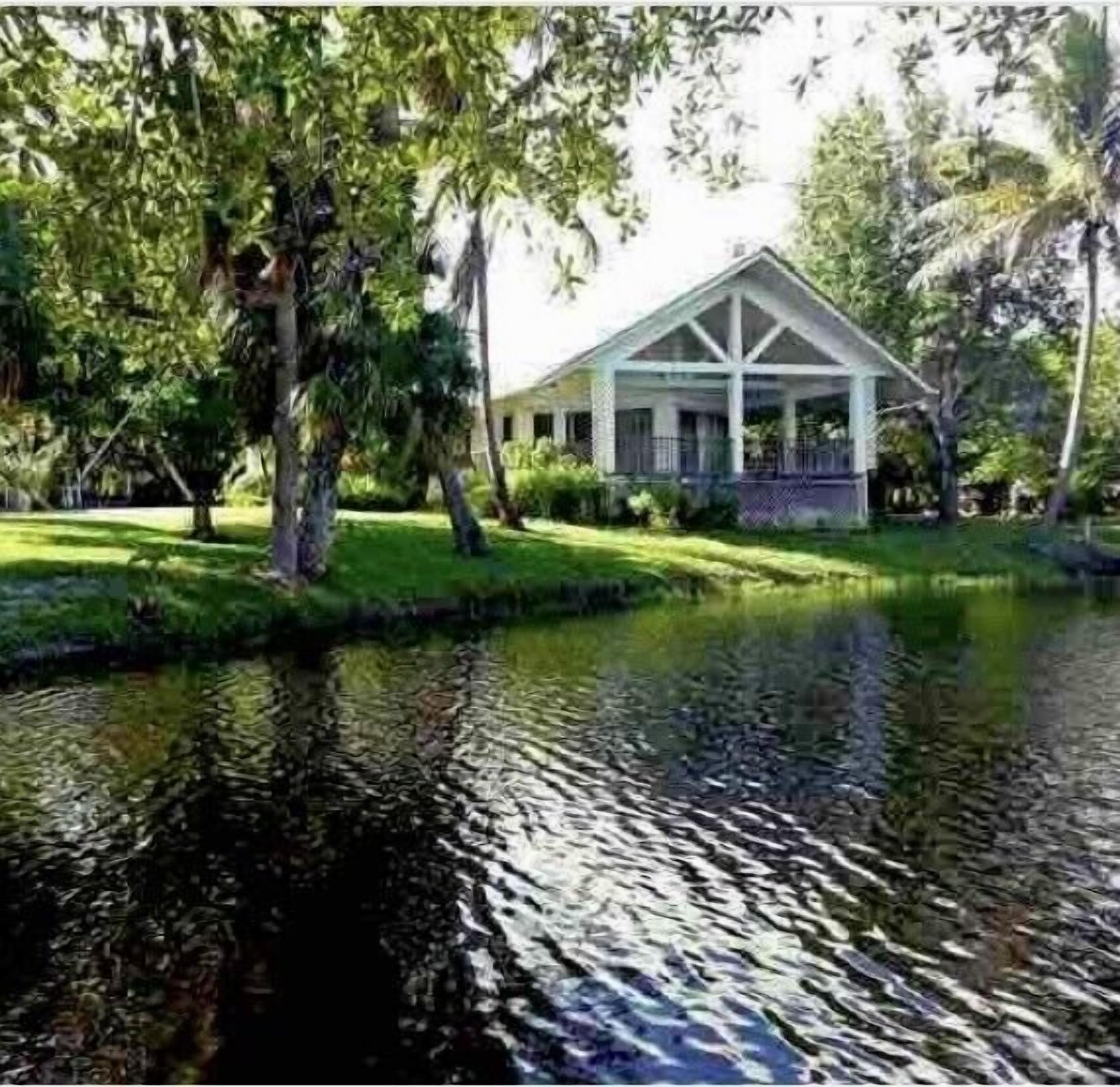 Peaceful Home with Water Views of Huge Pond. Close to BEACHES!