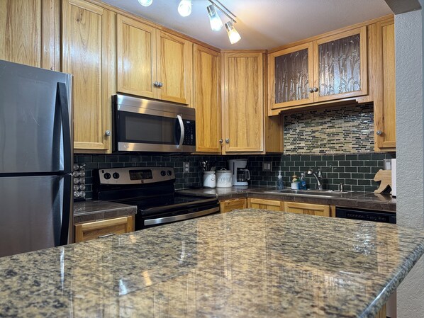 Fridge, microwave, oven, stovetop - The Bear Dean: City Center Condo w/Wifi & Parking (McCall)