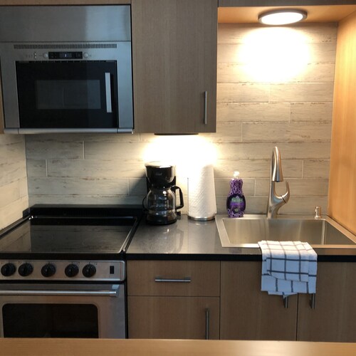 Cozy Ski Retreat at Whistler Creekside – Walk to Gondola