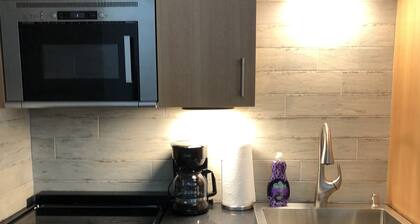 Cozy Ski Retreat at Whistler Creekside – Walk to Gondola