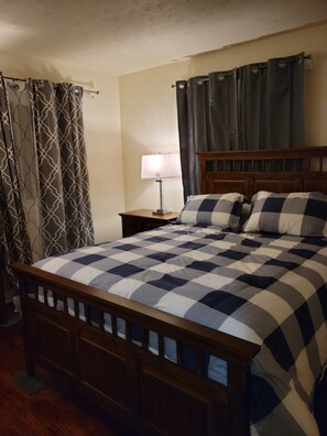 5 chambres, fer et planche à repasser, Wi-Fi, draps fournis