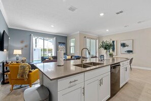 المنشأة من الداخل