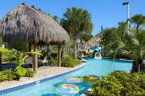 Utendørsbasseng og et oppvarmet basseng