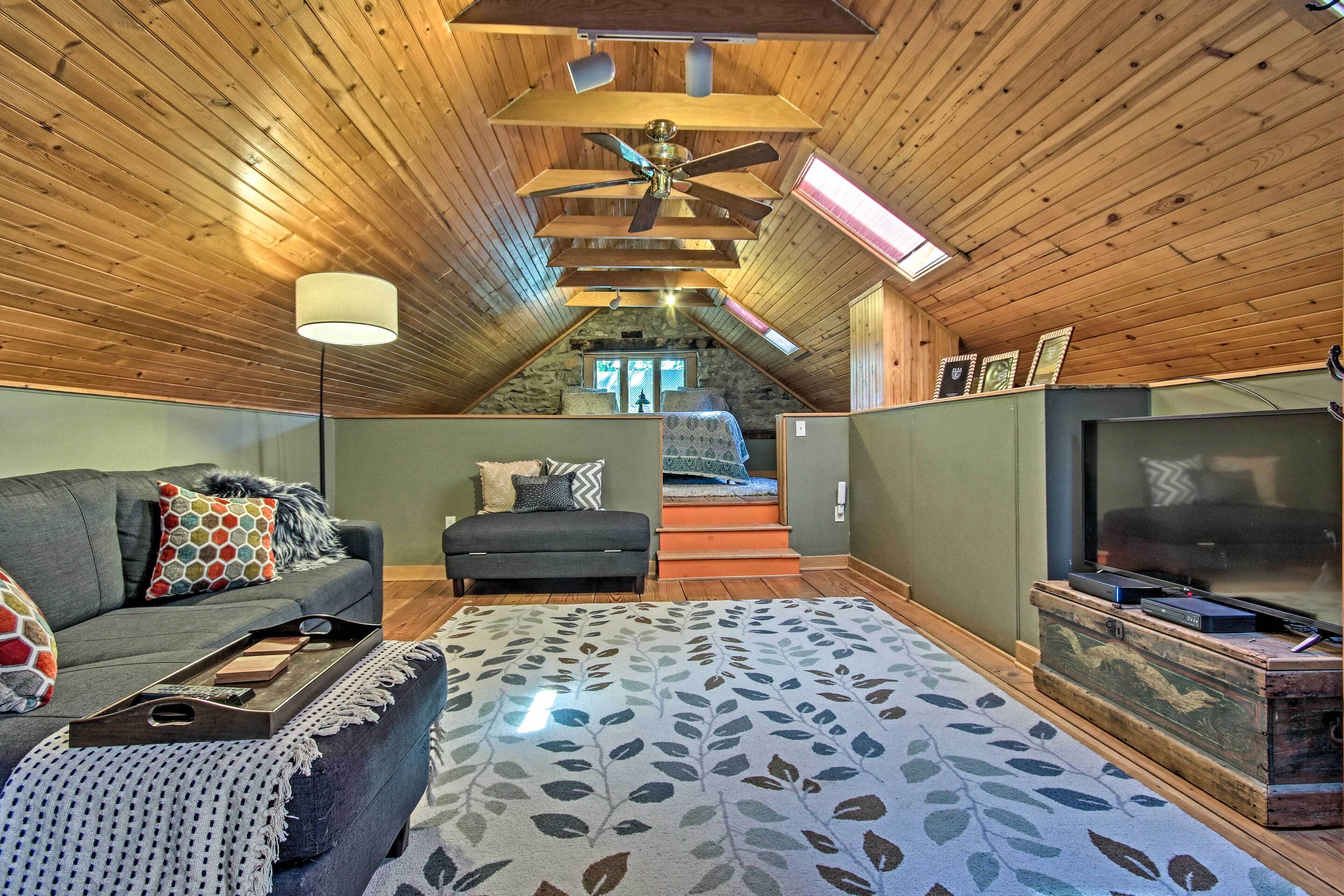 TV, fireplace