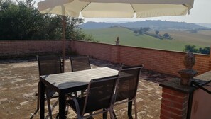 Apartment, 1 Schlafzimmer, Terrasse, Gartenblick | Unterkunftsgelände