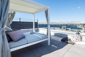 Appartement, 3 chambres, balcon, vue ville | Enceinte de l’hébergement