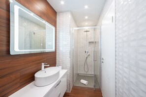 Apartment, 3 Schlafzimmer, Balkon, Stadtblick | Badezimmer
