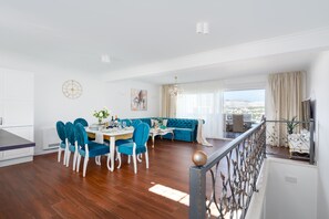 Apartment, 3 Schlafzimmer, Balkon, Stadtblick | Speisen