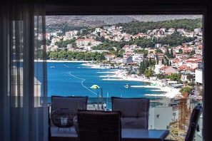 Apartment, 3 Bedrooms, Balcony, City View | Interior