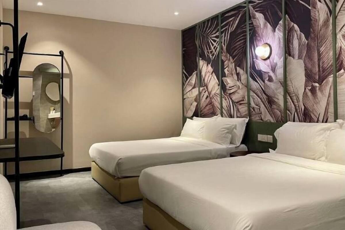 Hypo-allergenic bedding, free WiFi, bed sheets