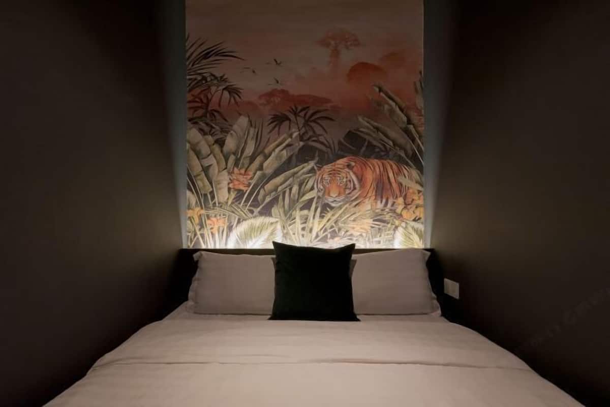 1 bedroom, hypo-allergenic bedding, free WiFi, bed sheets