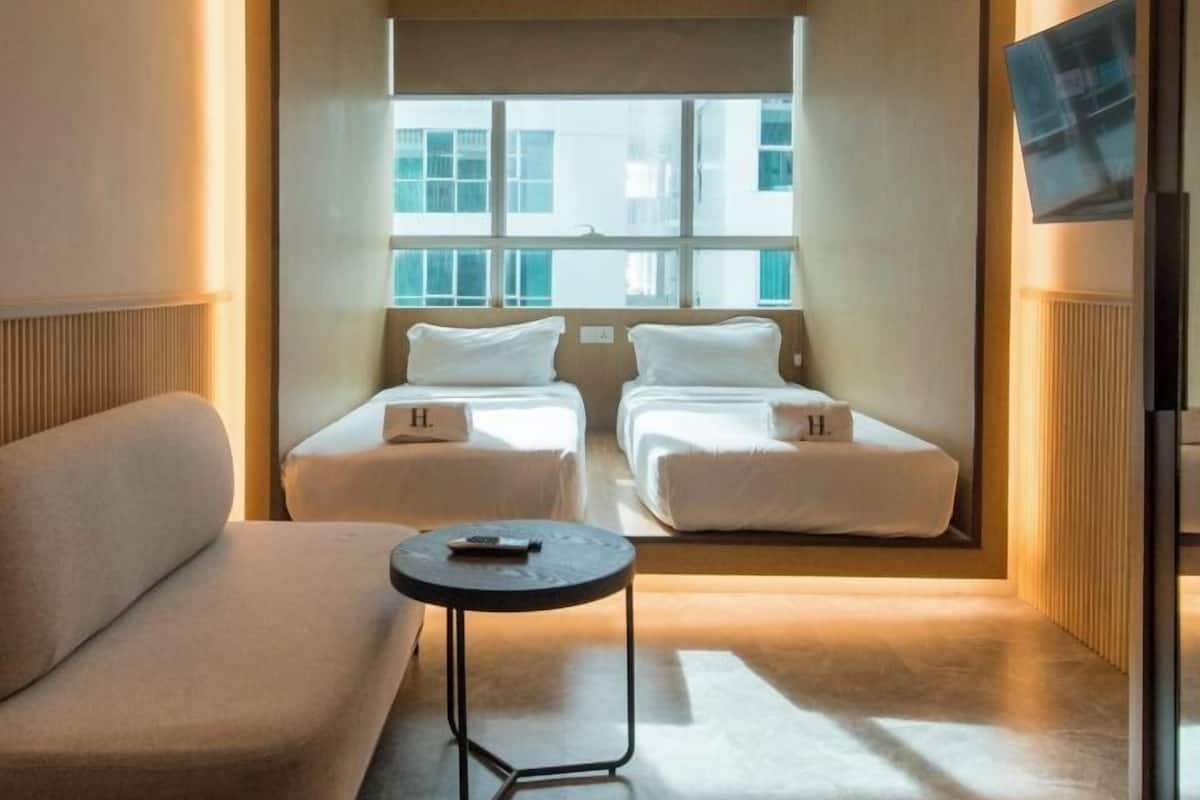 Superior Twin Room Courtyard View | 1 bedroom, hypo-allergenic bedding, free WiFi, bed sheets