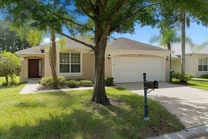 Exterior - Quiet house with pool on a Top golf course (Haines City)