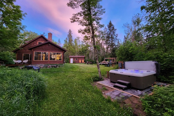 Wildwood Escapes-Chippewa River Cabin is located 40 SE of Hayward, WI.