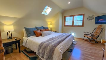 3 bedrooms, desk, iron/ironing board, travel cot