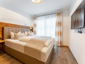 4 bedrooms, iron/ironing board, Internet