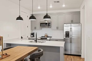 Condo, 3 Bedrooms | Private kitchen | Fridge, oven, coffee/tea maker, toaster