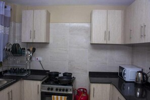 Departamento | Instalaciones de cocina compartida | Refrigerador, microondas y utensilios de cocina 