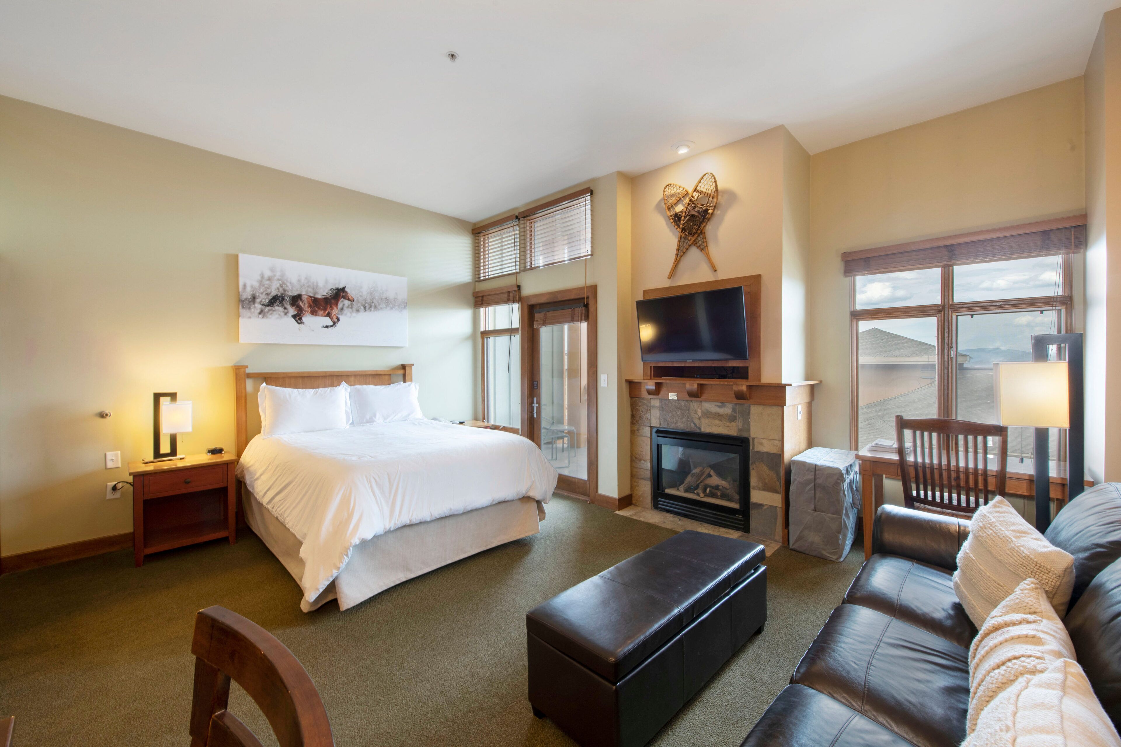Best location in Canyons Village, Walk to Lifts, Bike Trails, Dining, Entertainment!