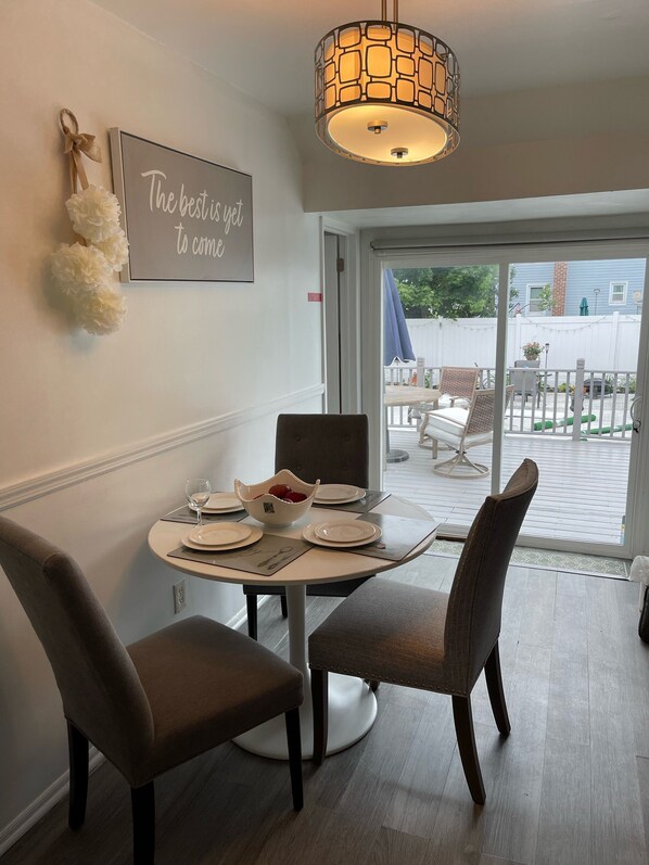 Dining - COZY REST 3BDRM HOME AWAY FROM HOME W/ DECK (Elmont)